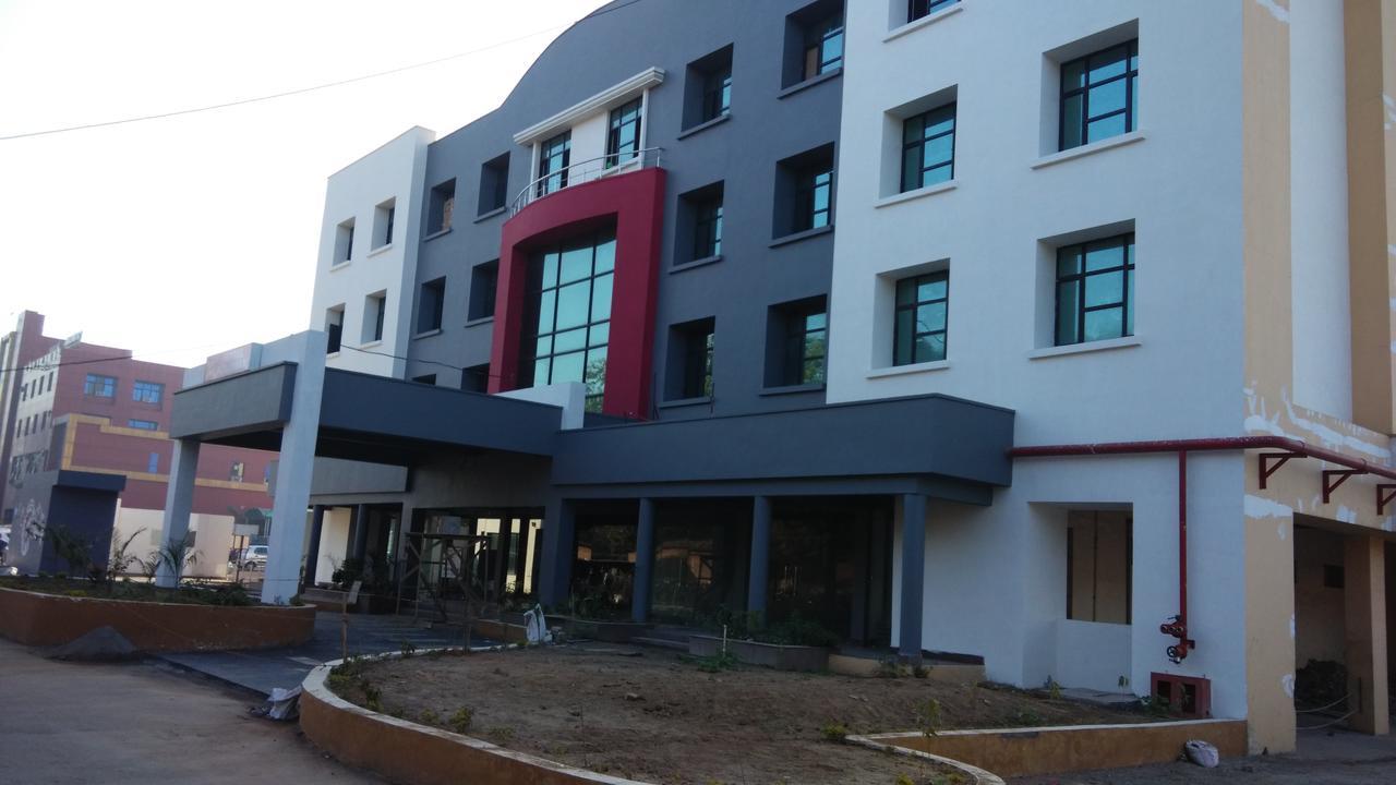 Max Hotels Jabalpur Zewnętrze zdjęcie