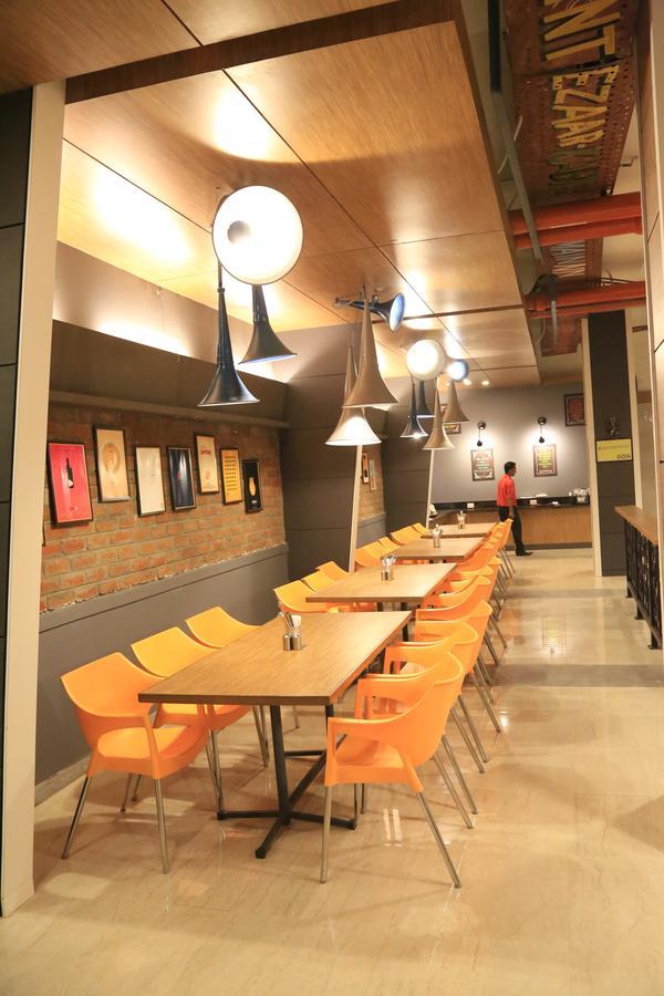 Max Hotels Jabalpur Zewnętrze zdjęcie